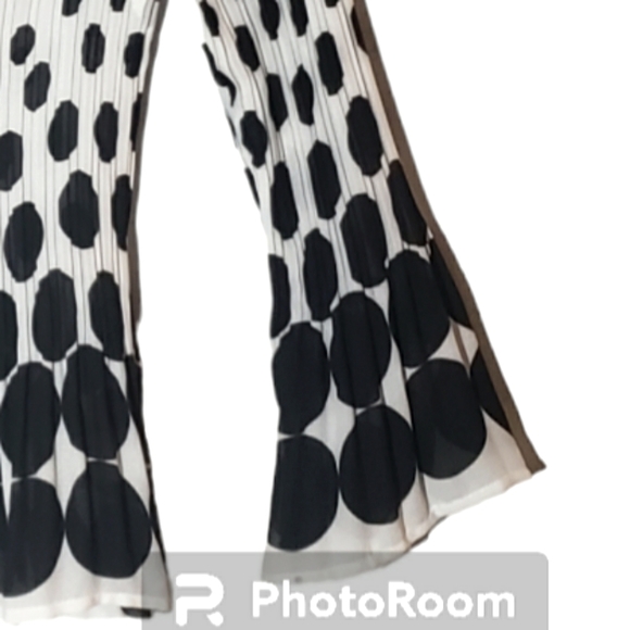 S.L.B. women's XL black/white polka-dots polyester button down shirt. 3002 - Picture 3 of 4